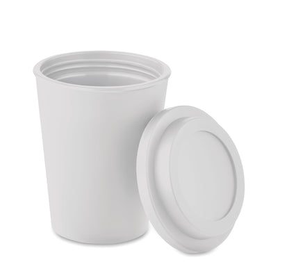 Doppelwandiger Becher aus PP mit Deckel. Füllmenge: 300 ml.