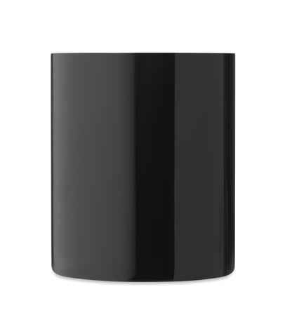 Doppelwandiger Becher aus Edelstahl mit PP-Griff. Füllmenge: 300 ml.