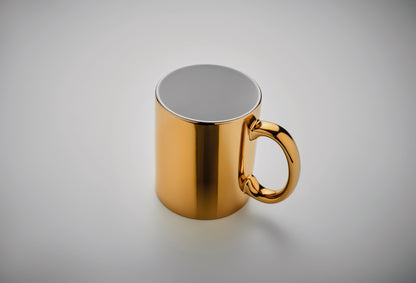 Kaffeebecher aus Keramik mit Metallic-Finish. Füllmenge: 300 ml.