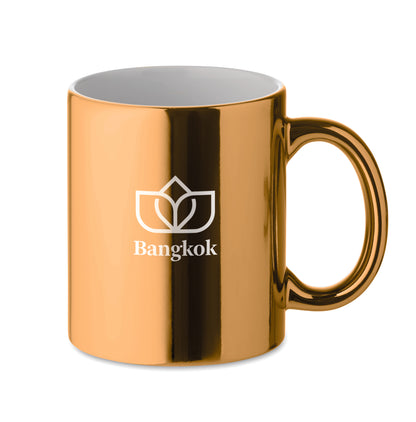 Kaffeebecher aus Keramik mit Metallic-Finish. Füllmenge: 300 ml.