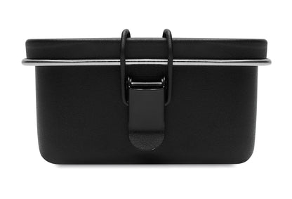 Lunchbox aus Edelstahl mit starken Halteklammern die ein Auslaufen der Speisen verhindern.