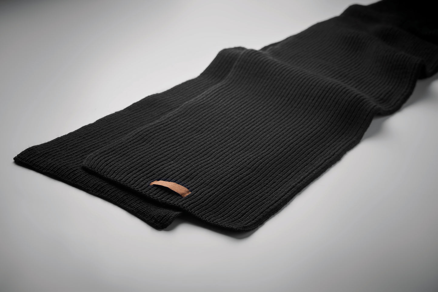 3-teilige Winter-Accessoires. Inklusive Mütze Schal und taktilen Handschuhen aus RPET. Mit Label