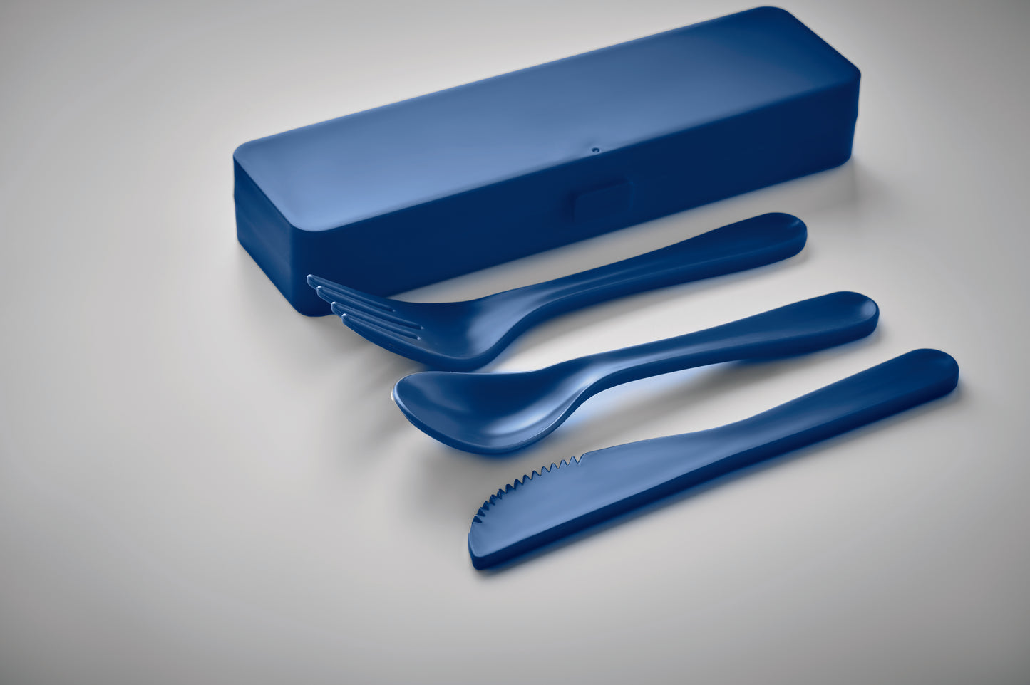 Wiederverwendbares Besteck-Set mit Messer Gabel Löffel im passenden Etui.