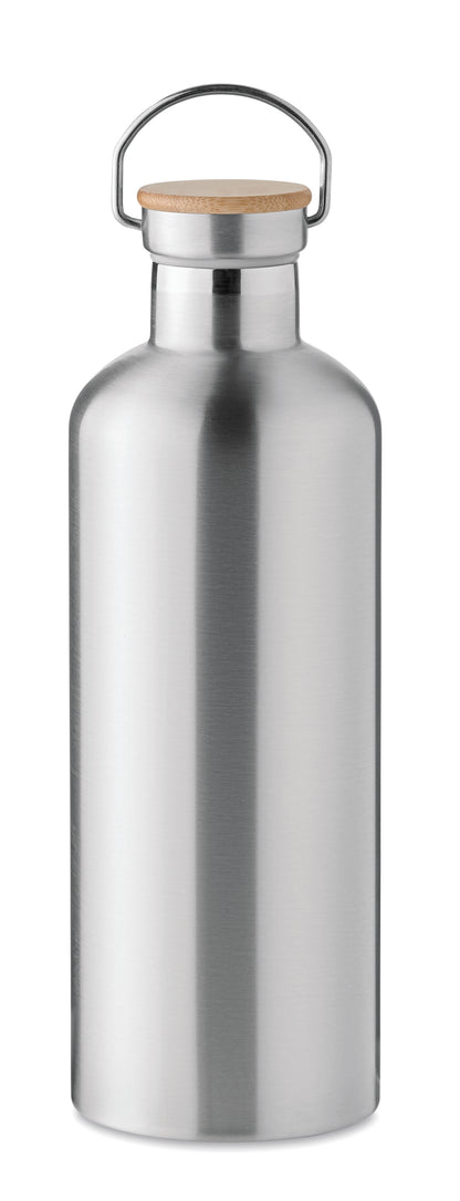 Doppelwandige Isolierflasche aus Edelstahl. Deckel aus Bambus mit Henkel. Füllmenge: 1500 ml.