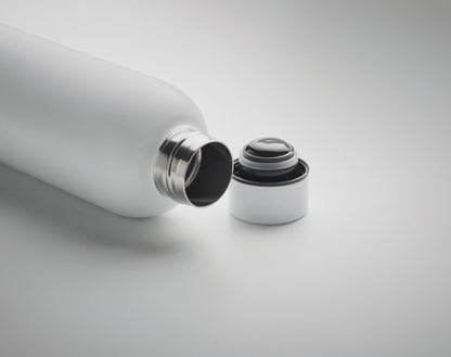 Doppelwandige Isolierflasche aus recyceltem Edelstahl. 90% recycelter Edelstahl und 10% Edelstahl. Füllmenge: