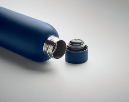 Doppelwandige Isolierflasche aus recyceltem Edelstahl. 90% recycelter Edelstahl und 10% Edelstahl. Füllmenge: