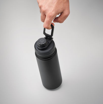 Doppelwandige Isolierflasche aus Edelstahl mit Trinkdeckel und Trageschlaufe. Füllmenge: 500 ml.
