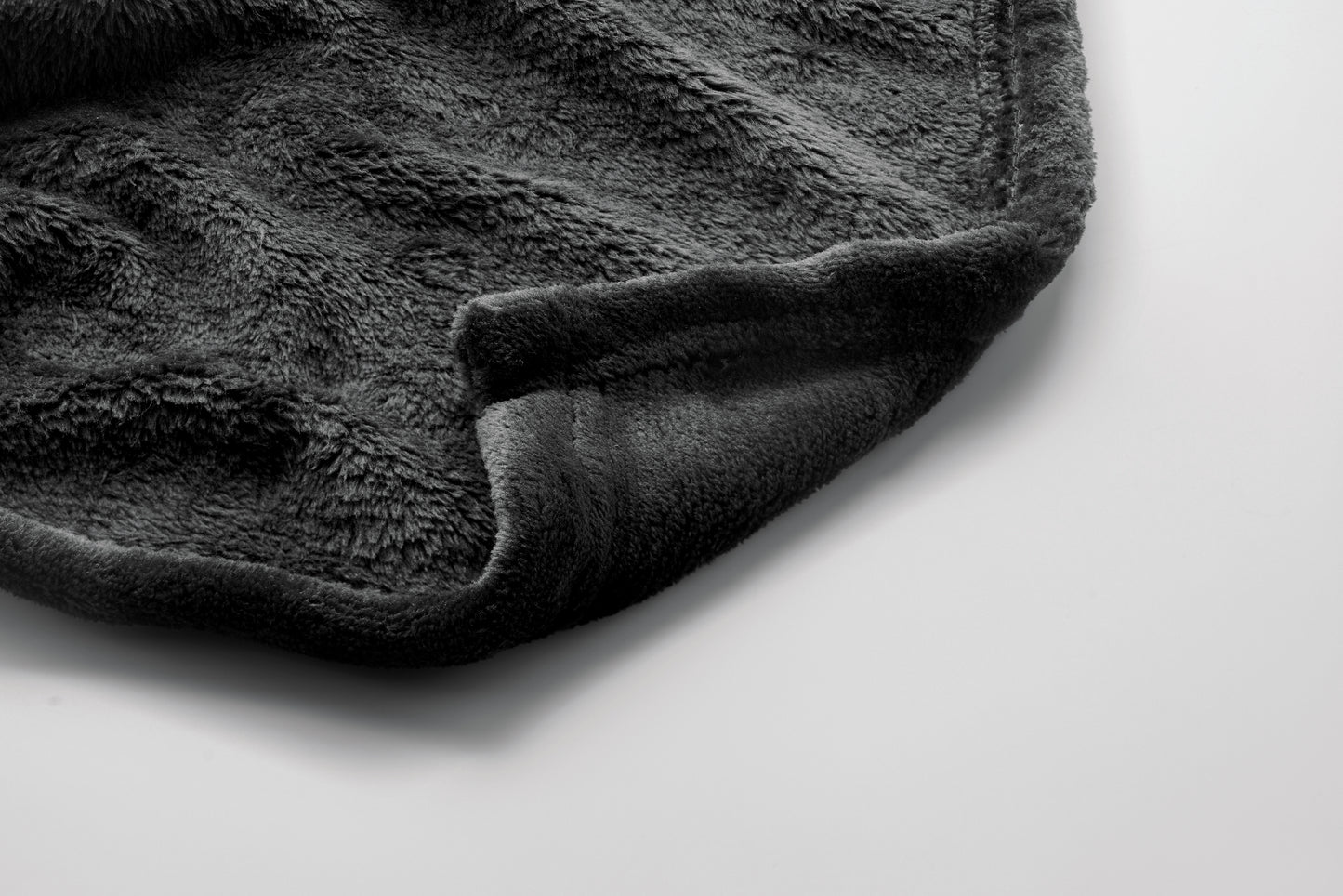RPET-Flanell Fleece-Decke 280g/m². Inkl. Band mit bedruckbarer Karte.