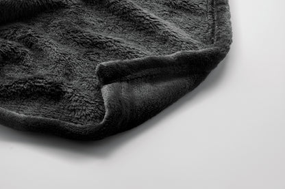 RPET-Flanell Fleece-Decke 280g/m². Inkl. Band mit bedruckbarer Karte.