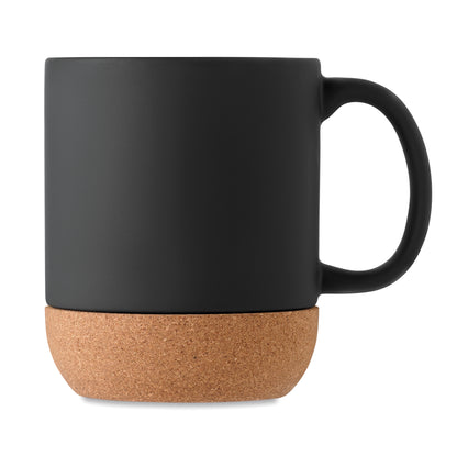 Kaffeebecher aus matter Keramik. Der Boden ist mit Kork abgesetzt. Füllmenge: 300