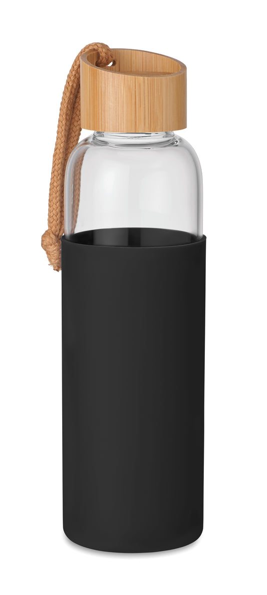 Trinkflasche aus Glas mit Silikon-Schutzhülle. Deckel aus Bambus und Baumwoll-Schlaufe. Nicht geeignet