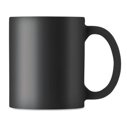 Klassischer Kaffeebecher aus matter Keramik. Füllmenge: 300 ml. Mit einer speziellen Beschichtung