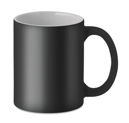 Klassischer Kaffeebecher aus matter Keramik. Füllmenge: 300 ml. Mit einer speziellen Beschichtung