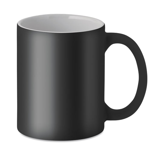 Klassischer Kaffeebecher aus matter Keramik. Füllmenge: 300 ml. Mit einer speziellen Beschichtung