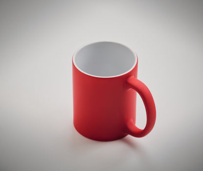 Klassischer Kaffeebecher aus matter Keramik. Füllmenge: 300 ml. Mit einer speziellen Beschichtung