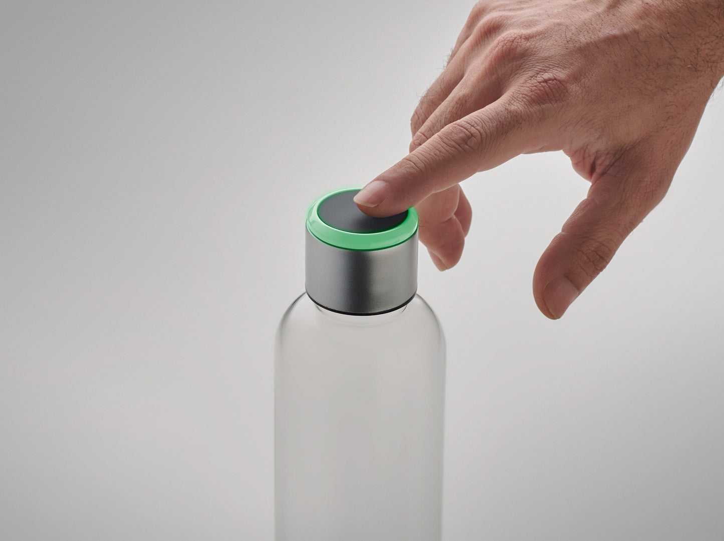 Trinkflasche aus Tritan™ mit Trink-Erinnerung. Das Sensorlicht leuchtet stündlich auf und erinnert