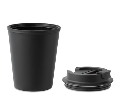Doppelwandiger Trinkbecher mit Trinkdeckel aus PP. Füllmenge: 300 ml.Auslaufsicher.