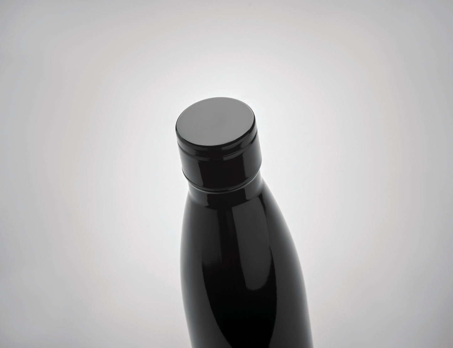 Doppelwandige Isolierflasche aus Edelstahl. Im Deckel befindet sich eine integrierte Touchscreen LED