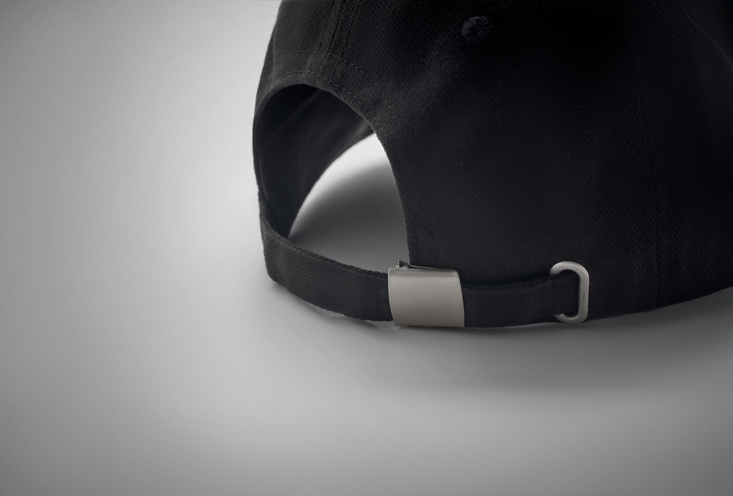 5-Panel-Baseball Cap aus gebürsteter schwerer Twill-Baumwolle 260 g/m² mit silberner Schnalle aus