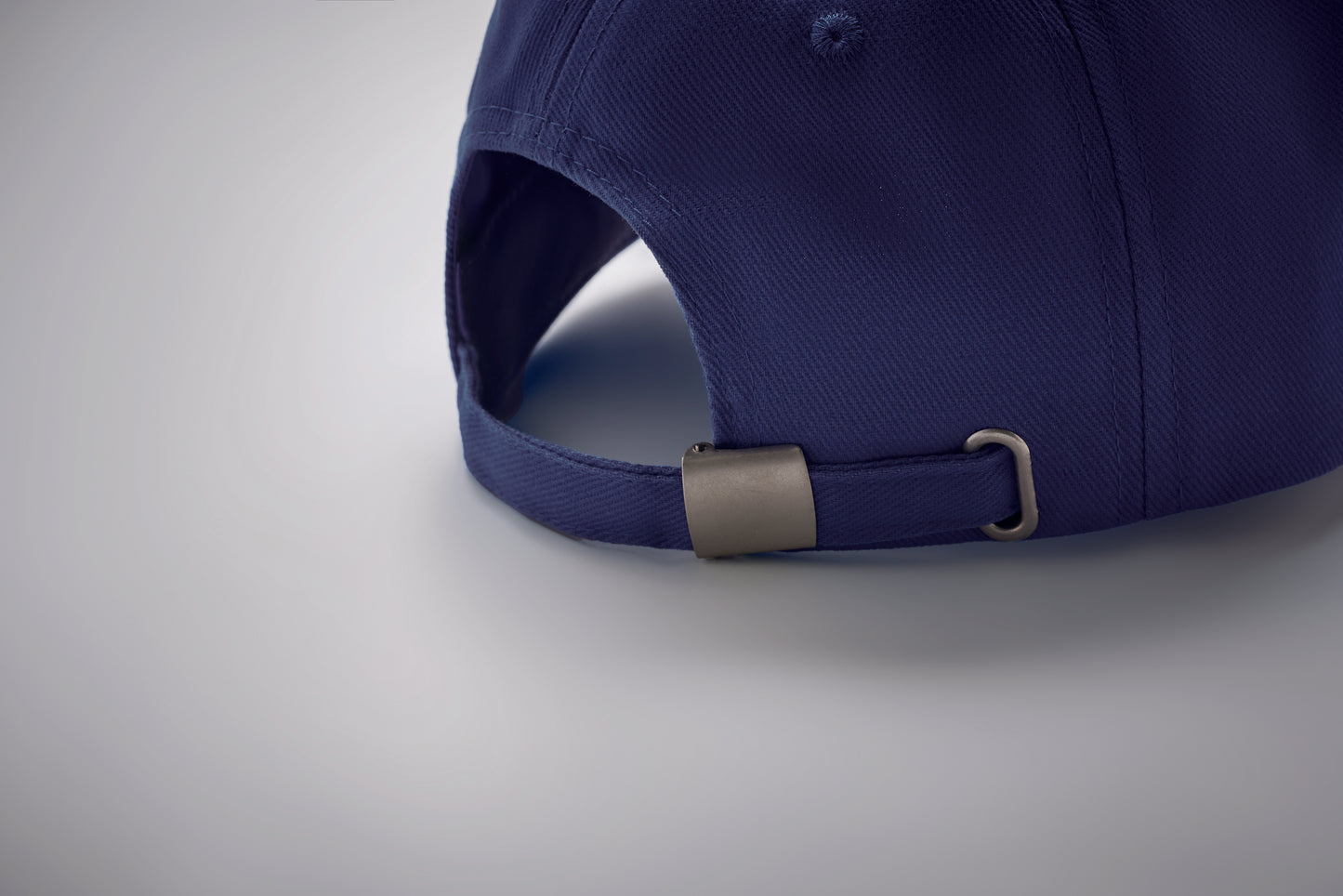 5-Panel-Baseball Cap aus gebürsteter schwerer Twill-Baumwolle 260 g/m² mit silberner Schnalle aus