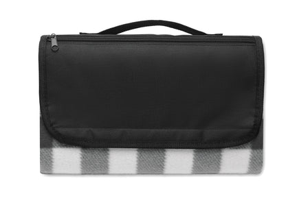 Faltbare Picknickdecke aus RPET Polar-Fleece 150 g/m² mit wasserabweisend beschichteter PEVA-Rückseite. Reißverschlusstasche
