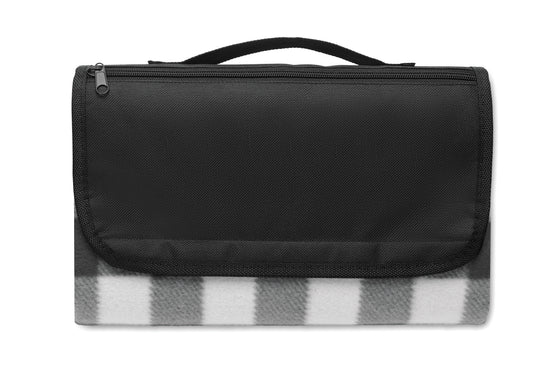 Faltbare Picknickdecke aus RPET Polar-Fleece 150 g/m² mit wasserabweisend beschichteter PEVA-Rückseite. Reißverschlusstasche