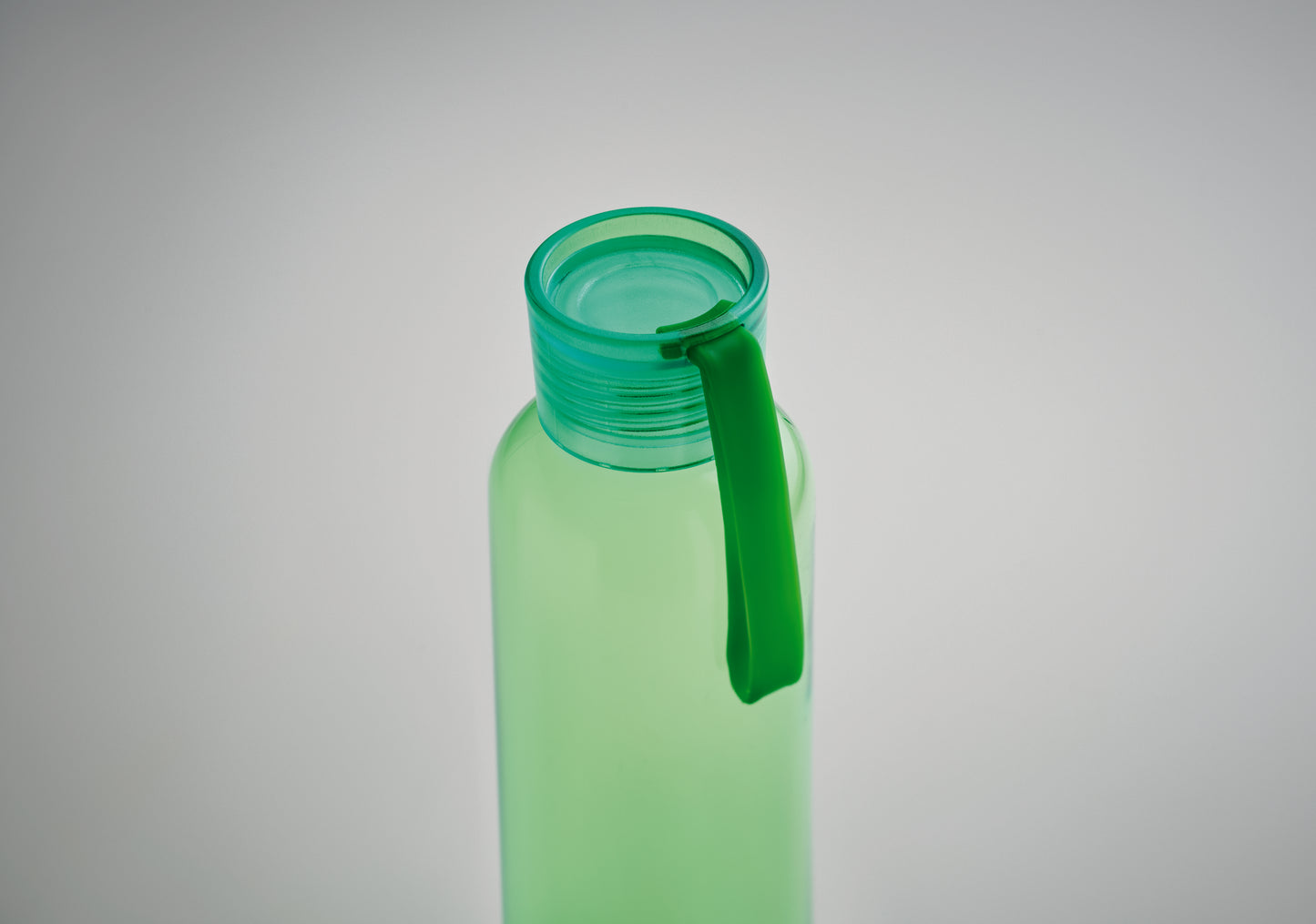 Trinkflasche aus BPA freiem Tritan™. Mit Silikonaufhänger. Füllmenge: 500 ml. Nicht geeignet