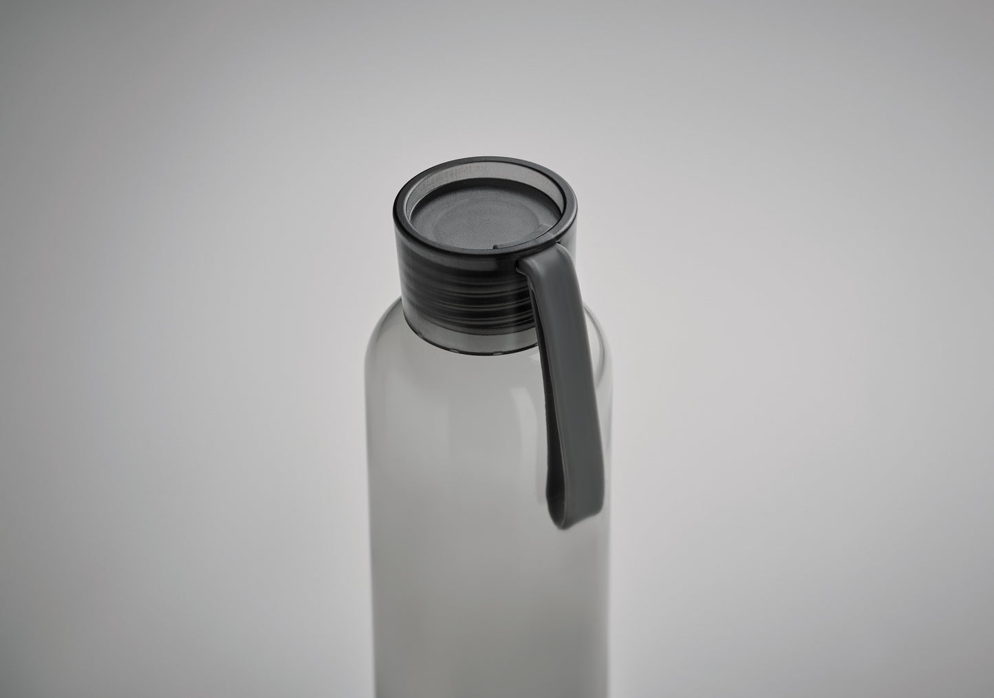 Trinkflasche aus BPA freiem Tritan™. Mit Silikonaufhänger. Füllmenge: 500 ml. Nicht geeignet