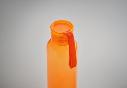 Trinkflasche aus BPA freiem Tritan™. Mit Silikonaufhänger. Füllmenge: 500 ml. Nicht geeignet
