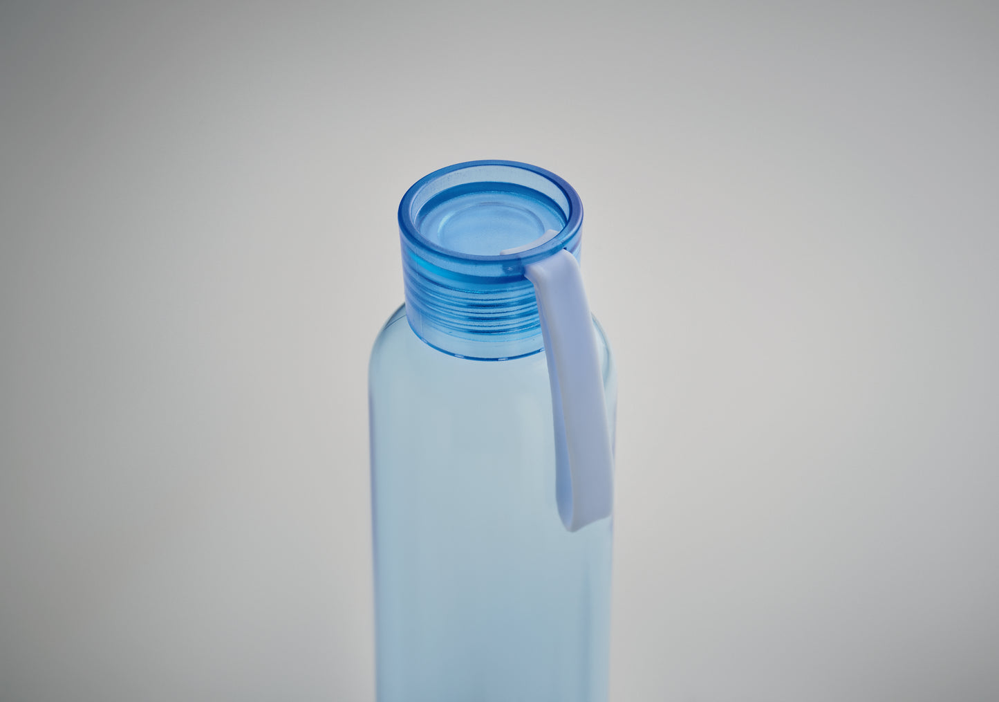 Trinkflasche aus BPA freiem Tritan™. Mit Silikonaufhänger. Füllmenge: 500 ml. Nicht geeignet