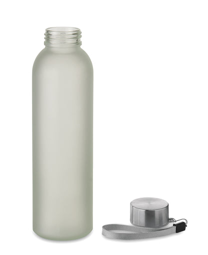 Glasflasche. Sie hat einen Deckel aus Edelstahl und einen Aufhängeriemen. Fassungsvermögen: 500