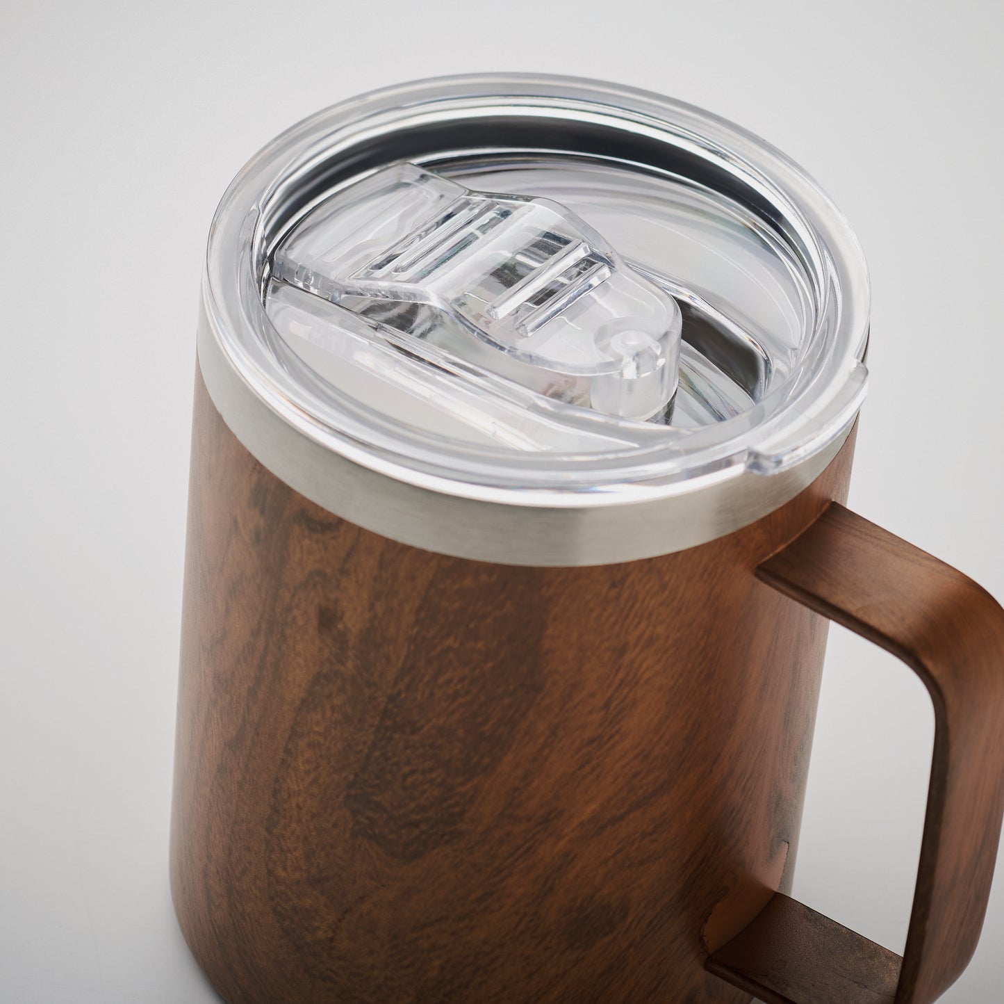 Doppelwandiger Becher aus recyceltem Edelstahl (90 % recycelter Edelstahl und 10 %