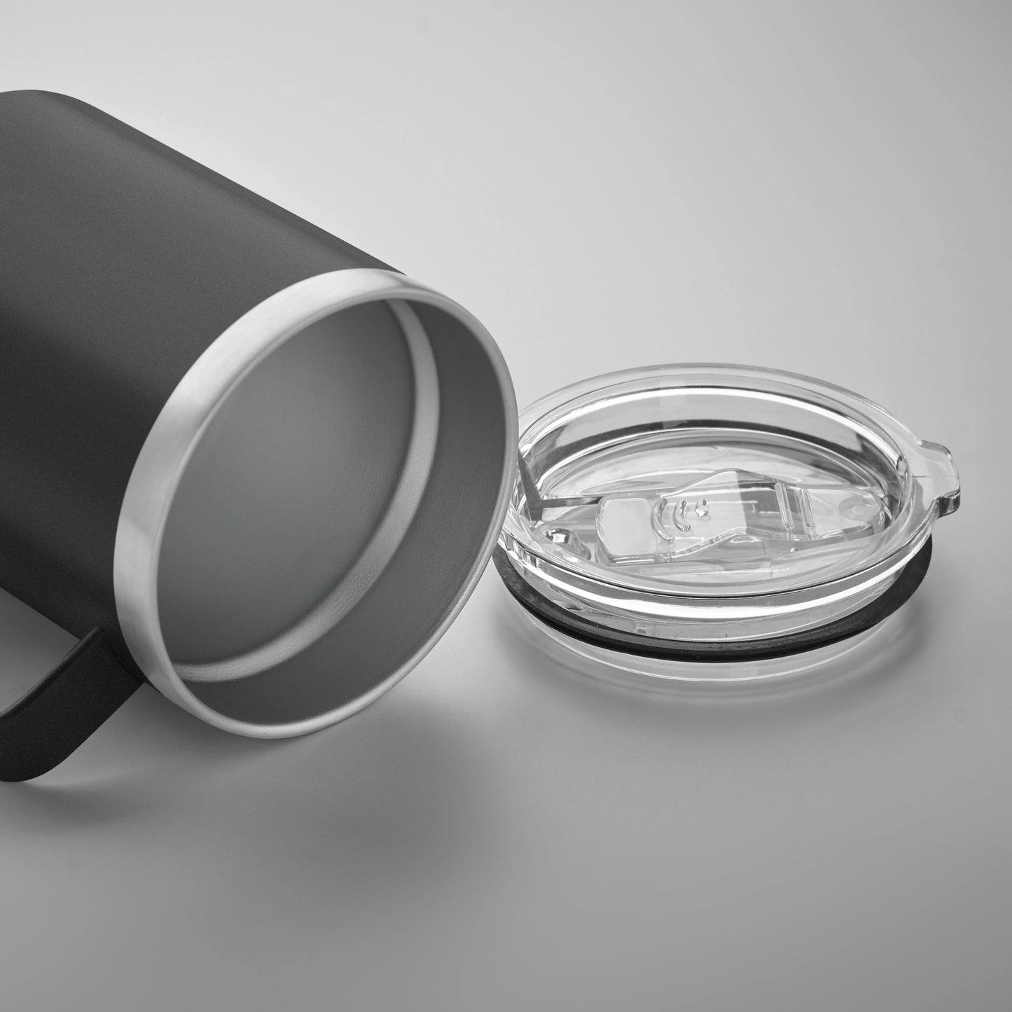 Doppelwandiger Trinkbecher aus recyceltem Edelstahl (90 % recycelter Edelstahl und 10 %