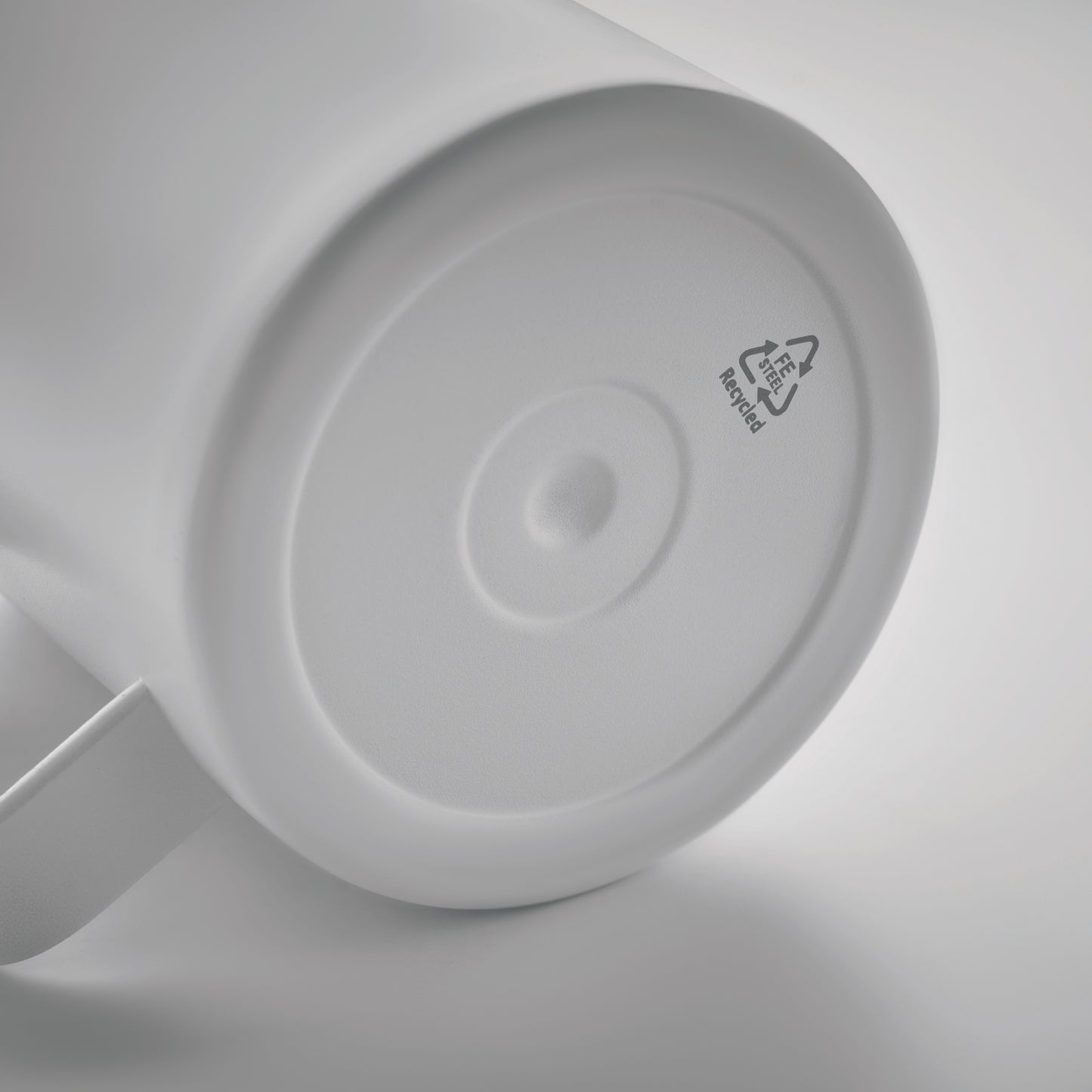 Doppelwandiger Trinkbecher aus recyceltem Edelstahl (90 % recycelter Edelstahl und 10 %