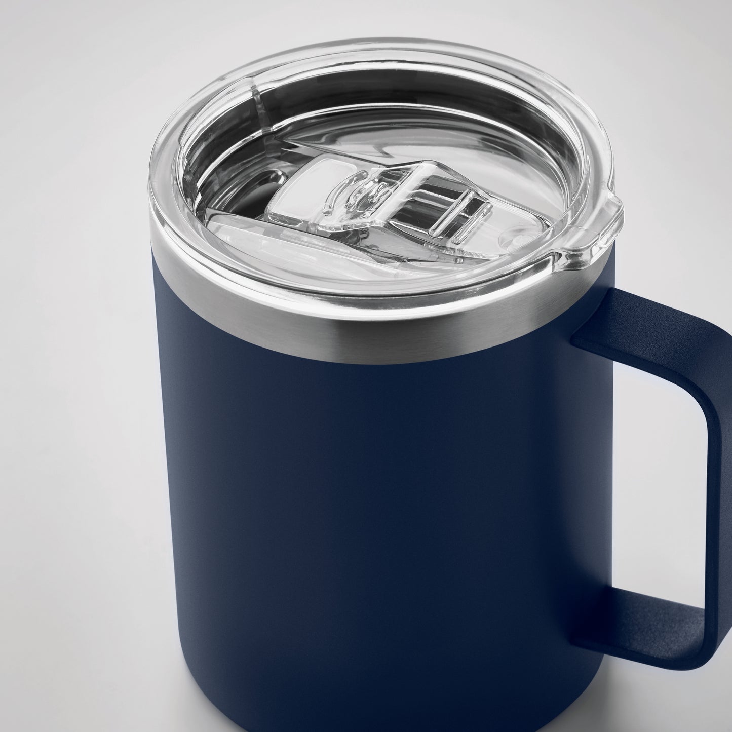Doppelwandiger Trinkbecher aus recyceltem Edelstahl (90 % recycelter Edelstahl und 10 %