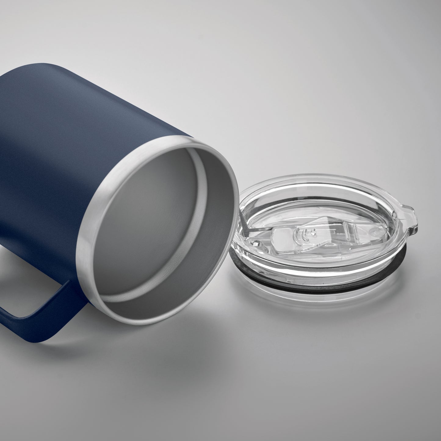 Doppelwandiger Trinkbecher aus recyceltem Edelstahl (90 % recycelter Edelstahl und 10 %