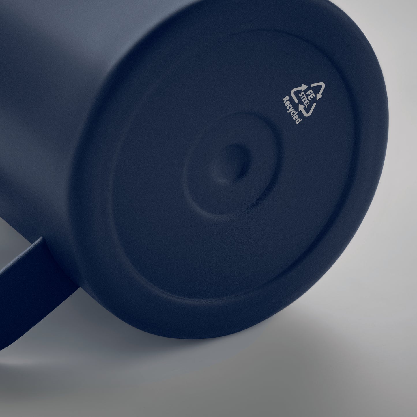 Doppelwandiger Trinkbecher aus recyceltem Edelstahl (90 % recycelter Edelstahl und 10 %
