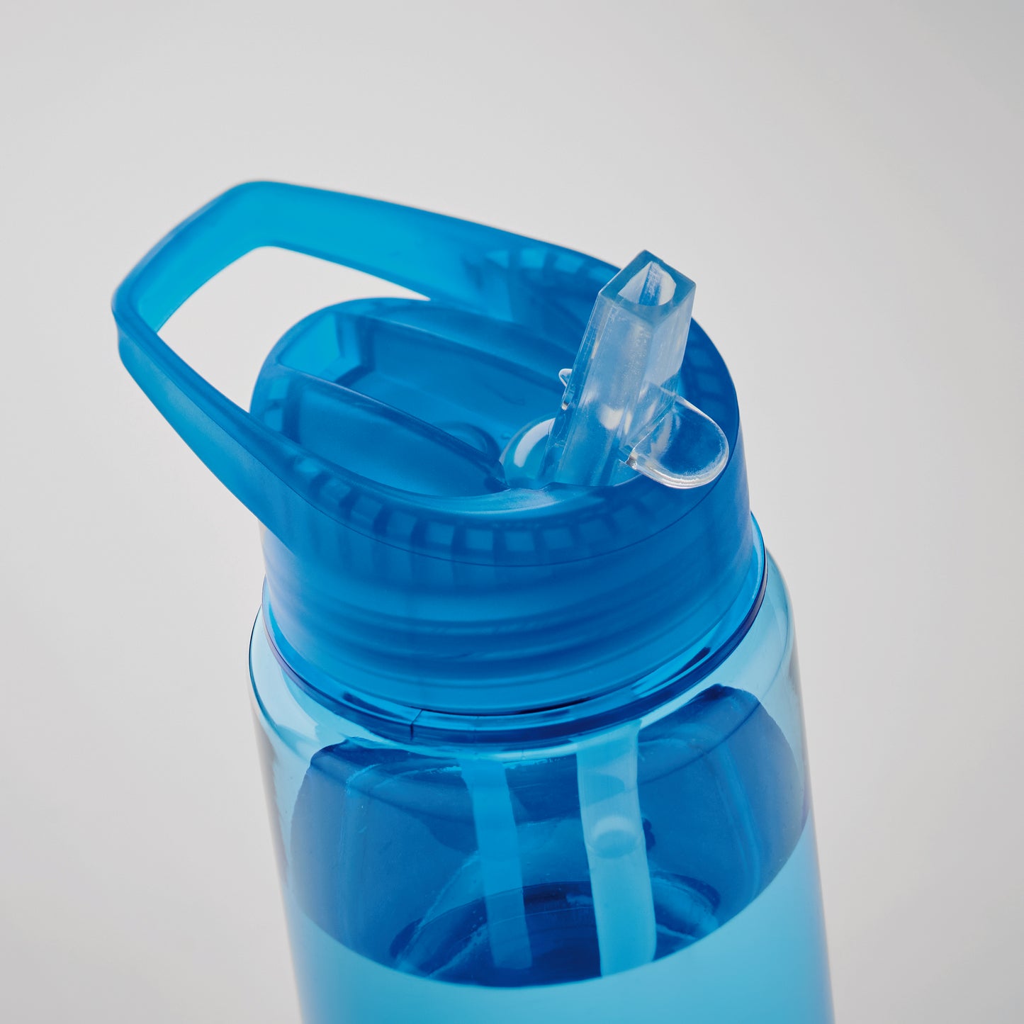 Trinkflasche aus Tritan Renew™. BPA-frei. Klappbares Mundstück. Auslaufsicher. Füllmenge: 650 ml. Dieses
