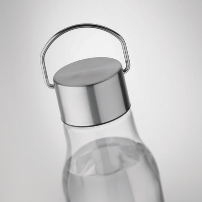 Trinkflasche aus BPA-freiem RPET. Verschluss aus Edelstahl mit Henkel. Auslaufsicher. Füllmenge: 600