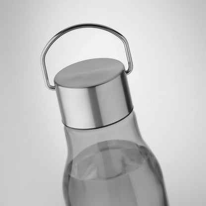 Trinkflasche aus BPA-freiem RPET. Verschluss aus Edelstahl mit Henkel. Auslaufsicher. Füllmenge: 600