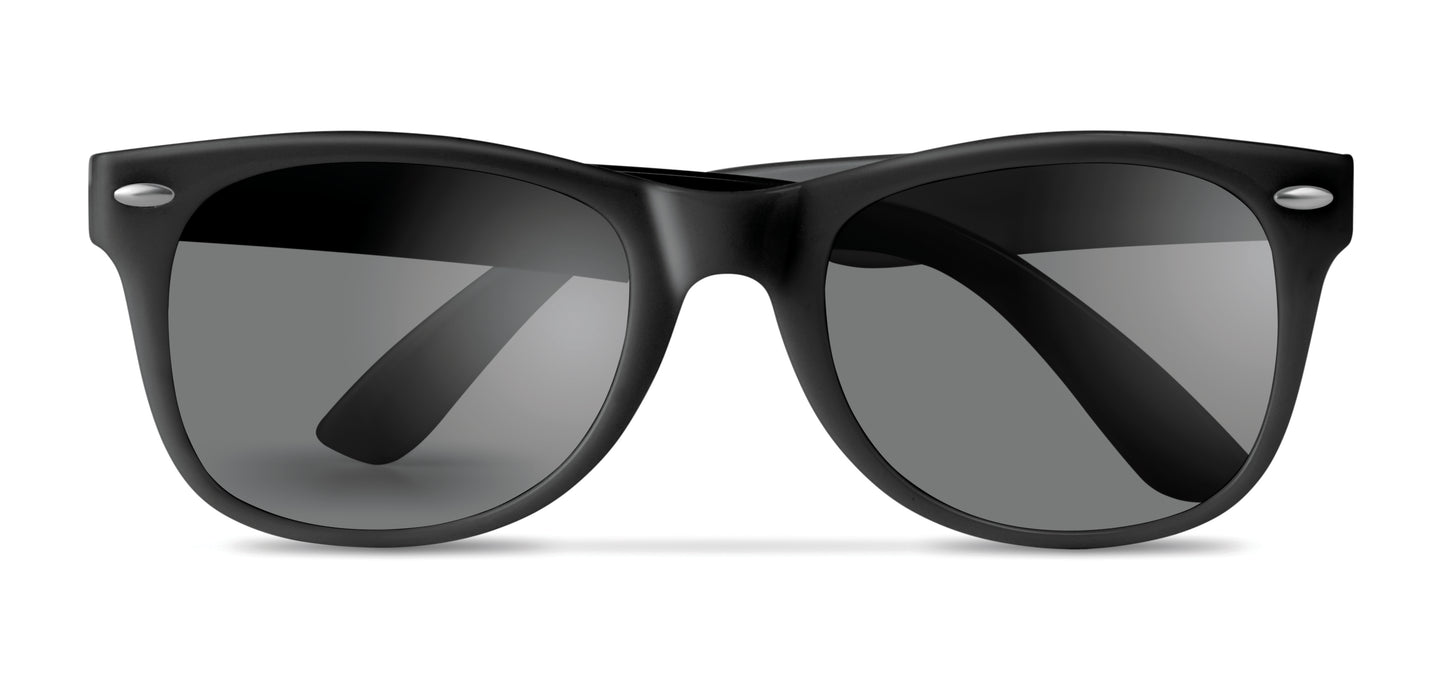 Sonnenbrille mit UV400-Schutz.
