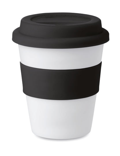 Einwandiger Becher aus glänzend weißem PP mit Silikon-Deckel und -Griff. Füllmenge: 350