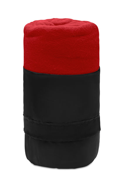 Fleece-Reisedecke aus RPET. Lieferung in RPET Polyester Hülle. 180 g/m² Fleece.