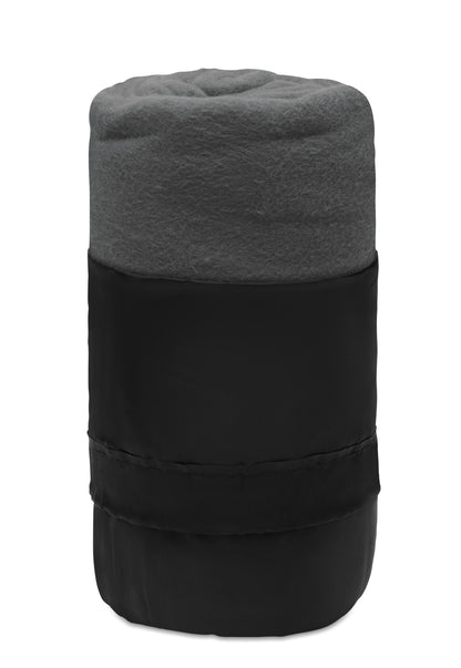 Fleece-Reisedecke aus RPET. Lieferung in RPET Polyester Hülle. 180 g/m² Fleece.