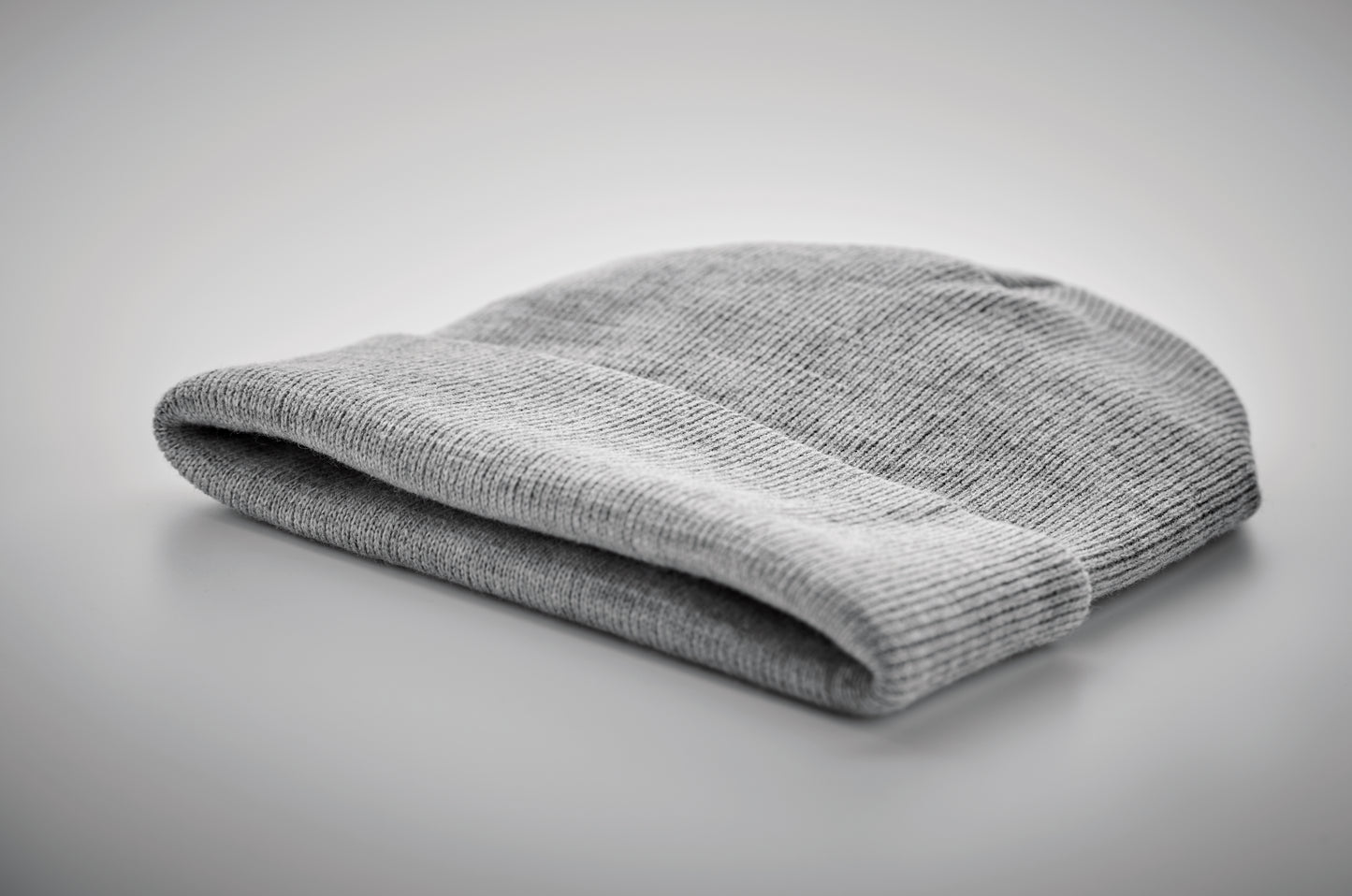 Gestrickte Beanie aus softem elastischem RPET Polyester. Mit Umschlag. Unisex.